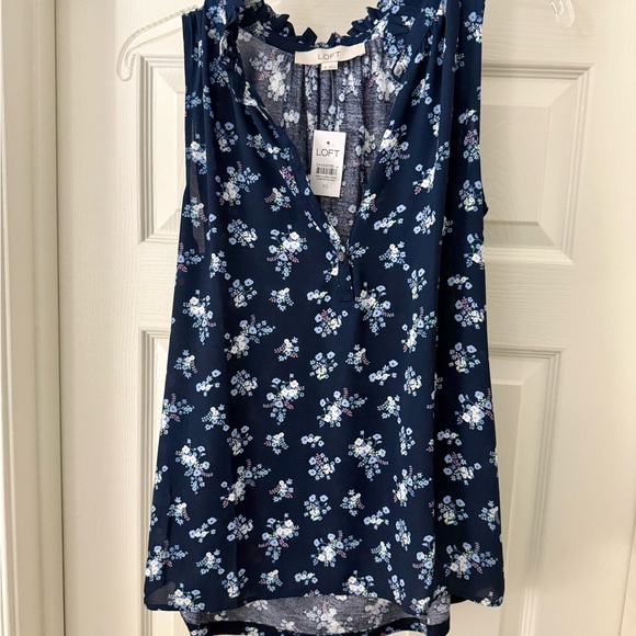 NWT  LOFT  Navy Blue Floral Button Down Sleeveless Shell Blouse - XS - Picture 4 of 8